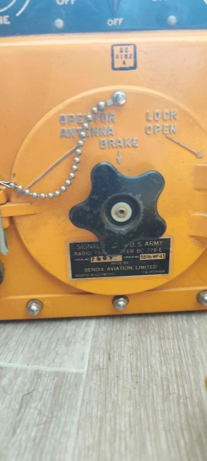 USAAF GIBSON GIRL SURVIVAL RADIO – US – WW2 – DATED 1943 – COMPLETE
