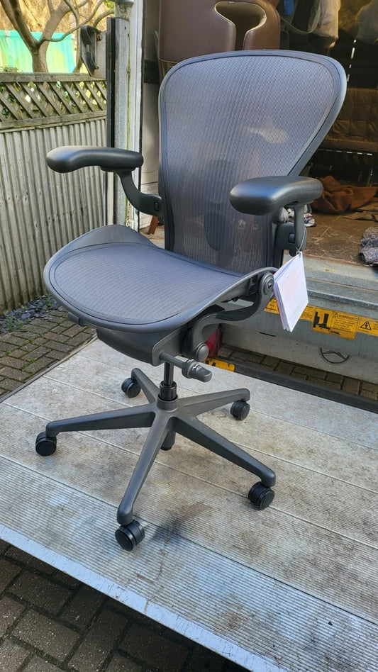 Herman Miller Aeron Remastered chair size B in graphite
