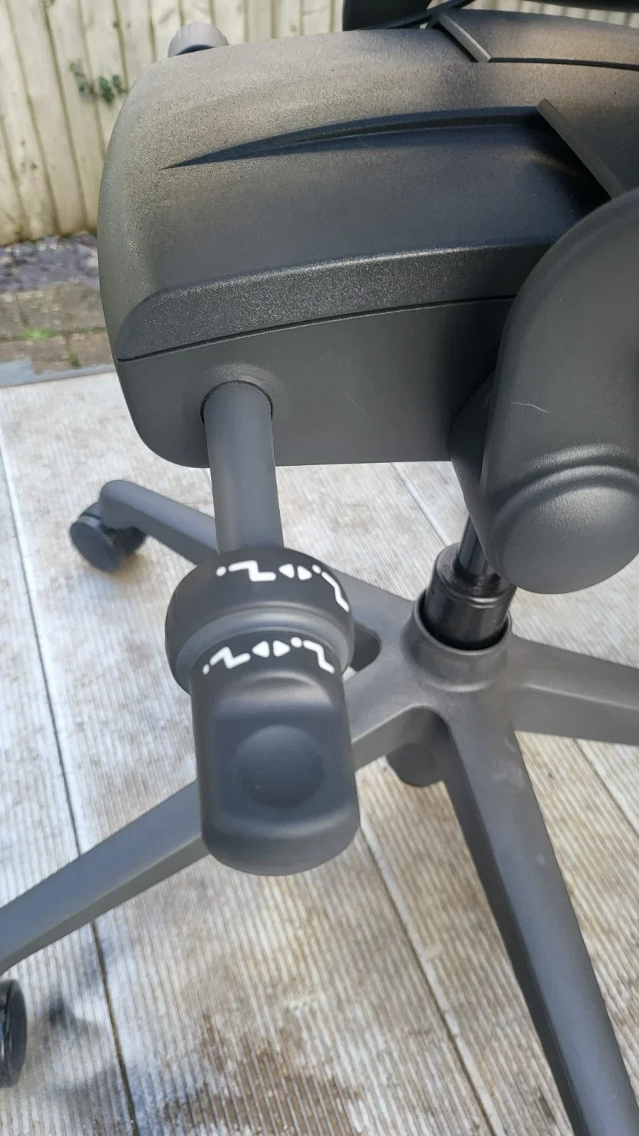 Chaise Herman Miller Aeron remasterisée taille B en graphite