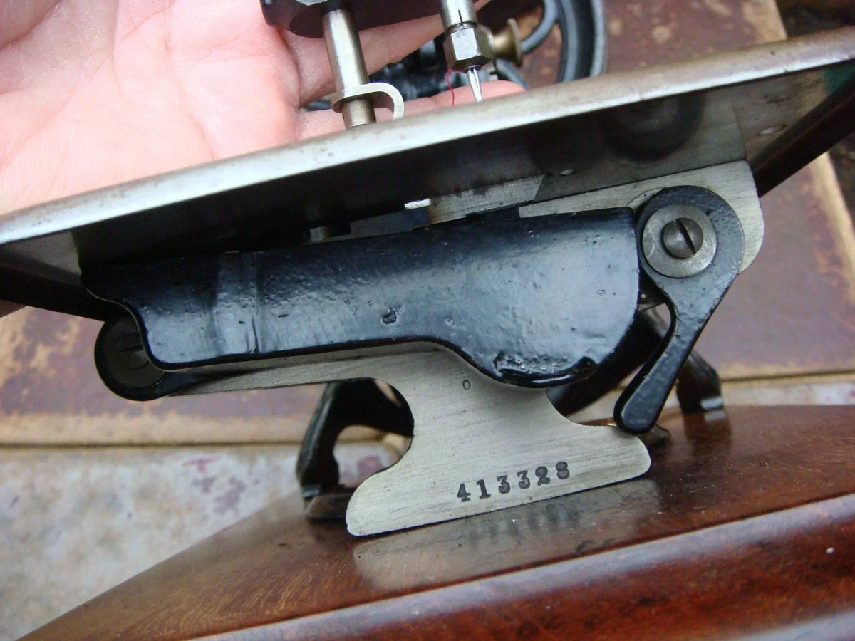 Machine à coudre ancienne et vintage wilcox & gibbs