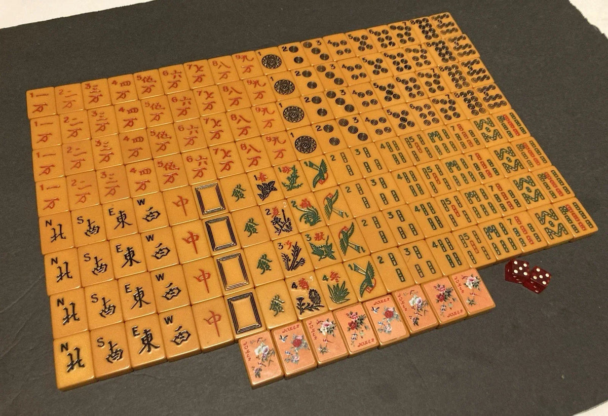 Vintage 1930s bakelite tiles, 152 pieces, late 1938, Macy brand