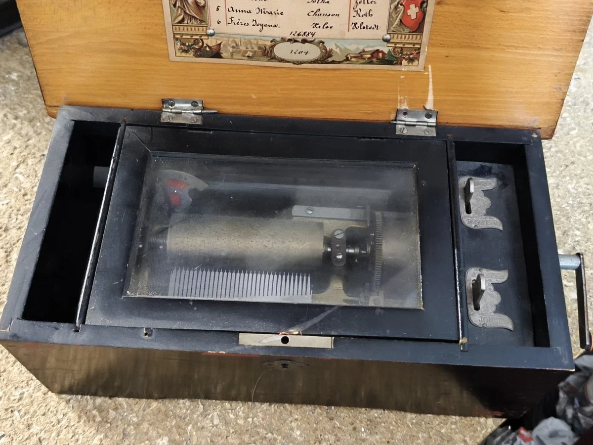 Antique Napoléon III 6-Air Music Box