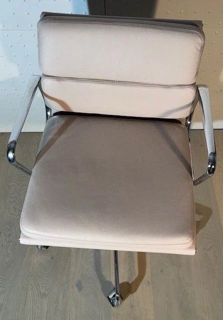 Vitra Alu Chair EA 217 Soft Pad office chair with armrests, Charles and Ray Eames