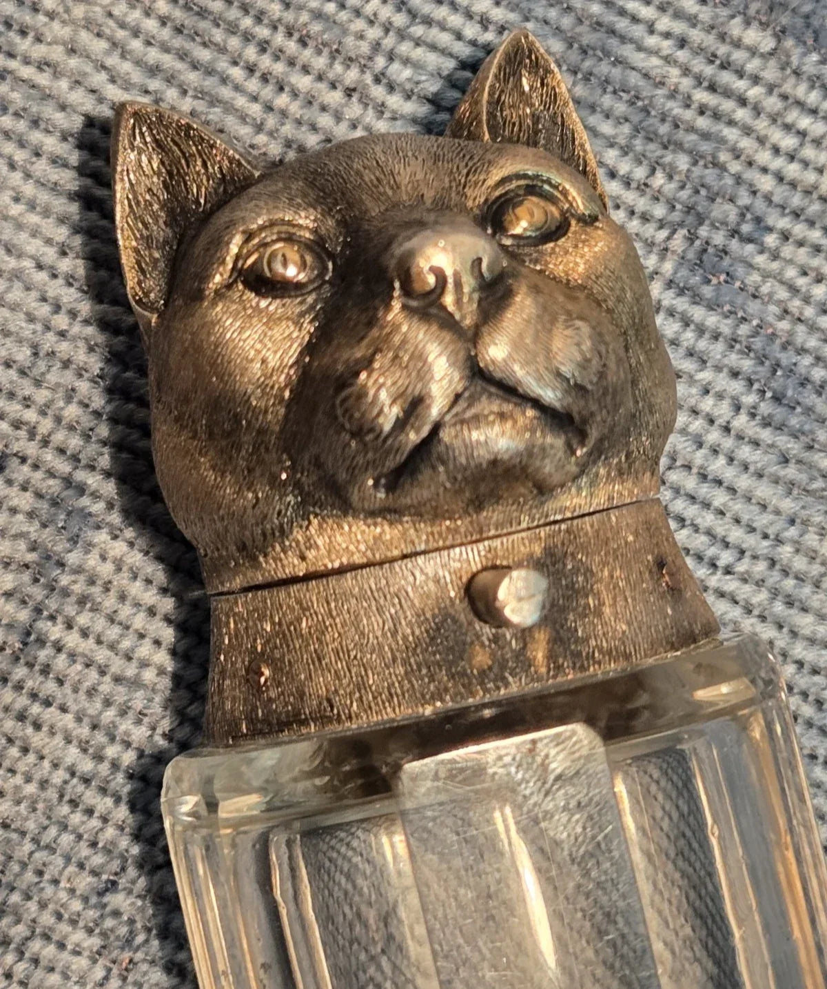 Beautiful antique double perfume and smelling salts bottle in cut crystal