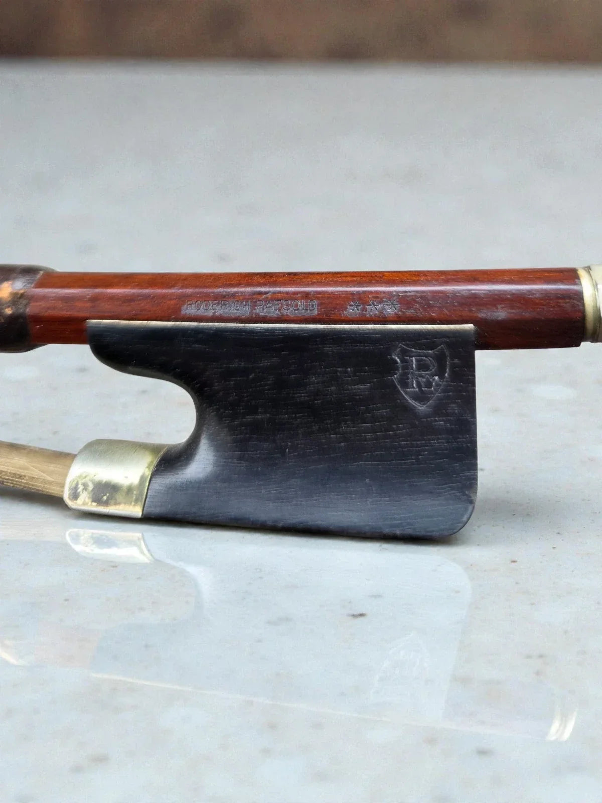Bel archet ancien pour violoncelle pernambuc, estampillé  roderich paesold
