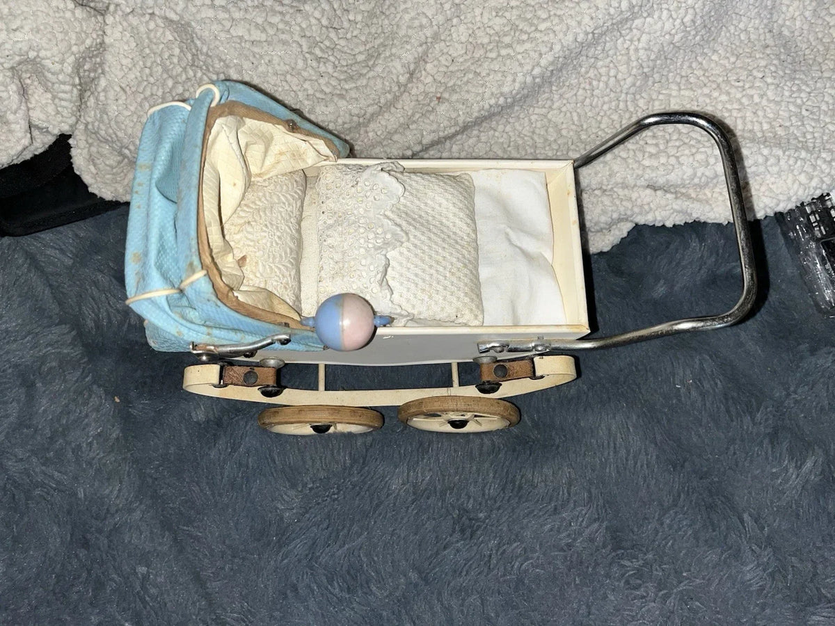 Small Doucet-type pram for antique dolls, Bleuette size