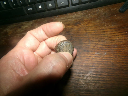 original rare ww2 ring with markings on the sides original