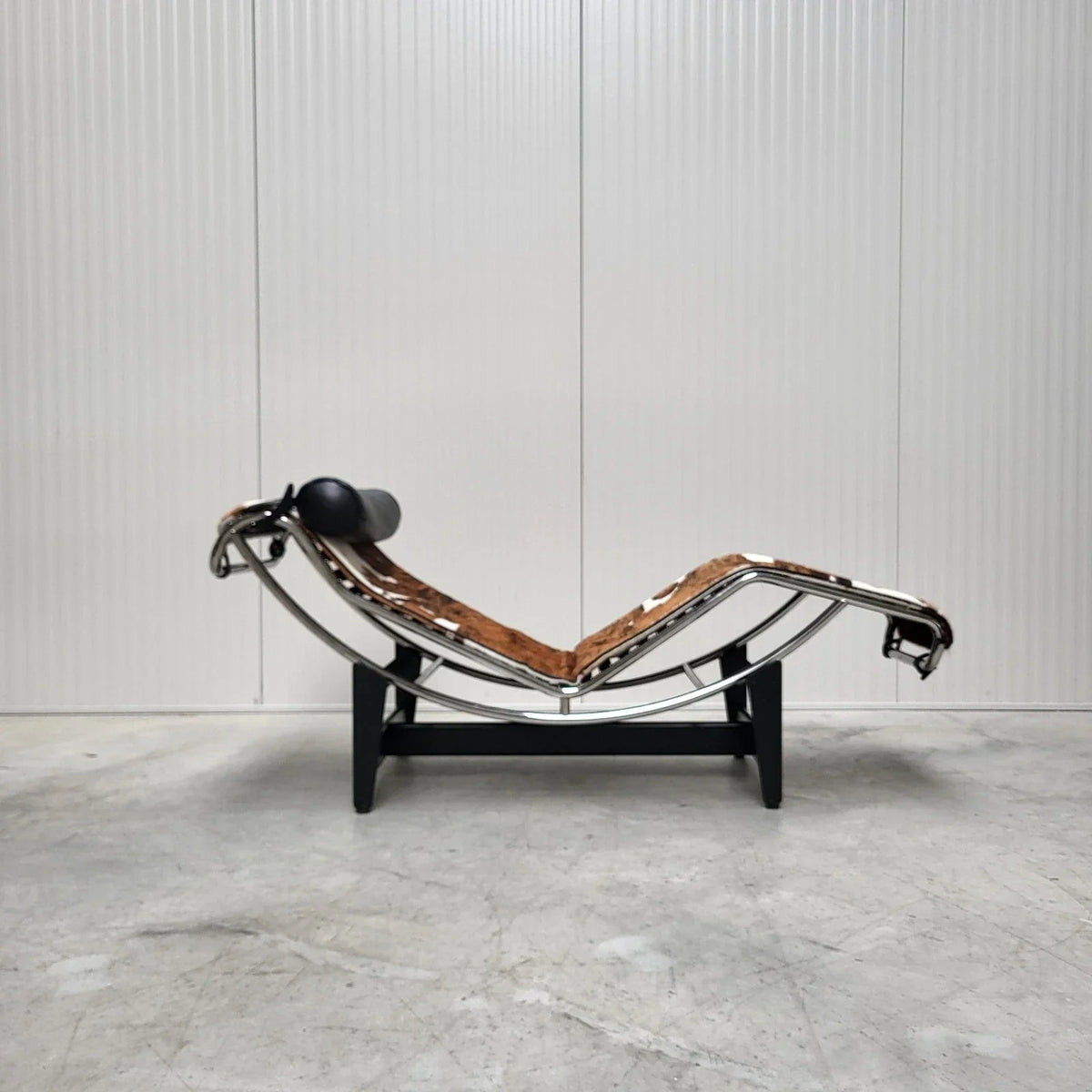 Cassina LE CORBUSIER LC4 Chaise longue poney peau fourrure