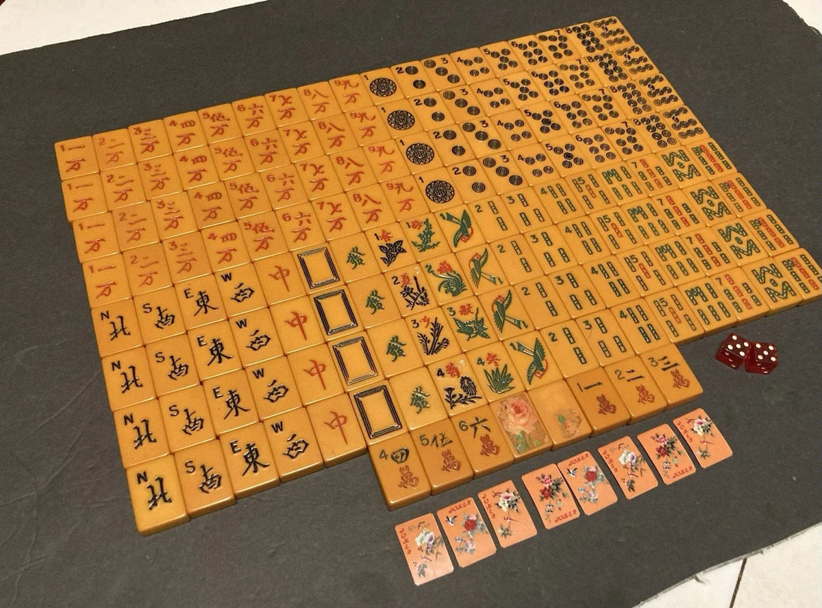 Vintage 1930s bakelite tiles, 152 pieces, late 1938, Macy brand