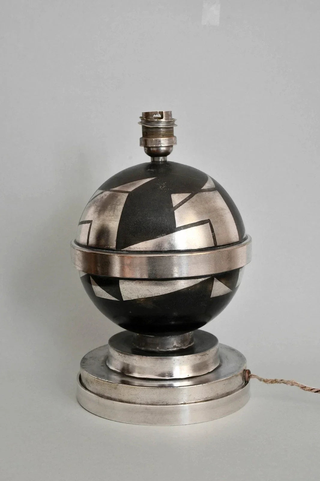 Lampe de table Art Déco en dinanderie, vers 1920-1930