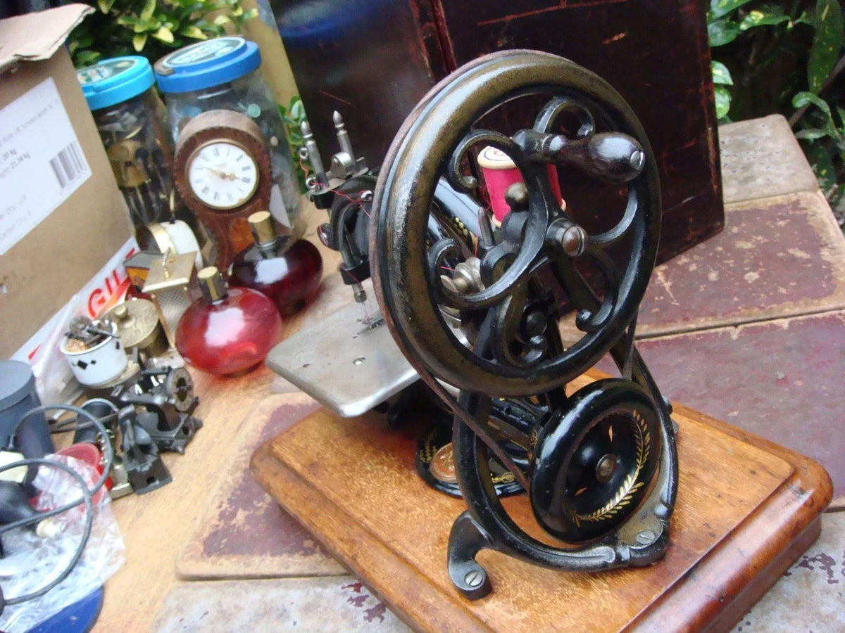 Machine à coudre ancienne et vintage wilcox & gibbs