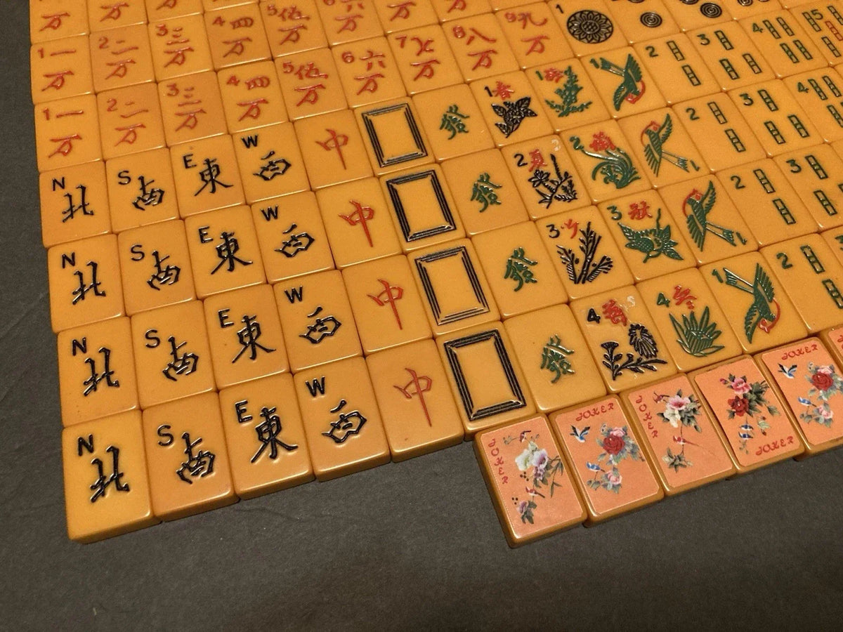 Vintage 1930s bakelite tiles, 152 pieces, late 1938, Macy brand