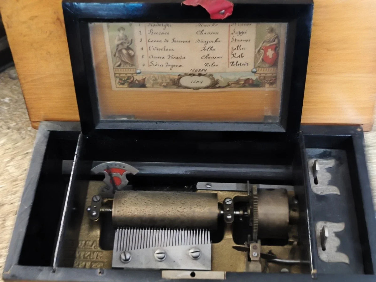 Antique Napoléon III 6-Air Music Box