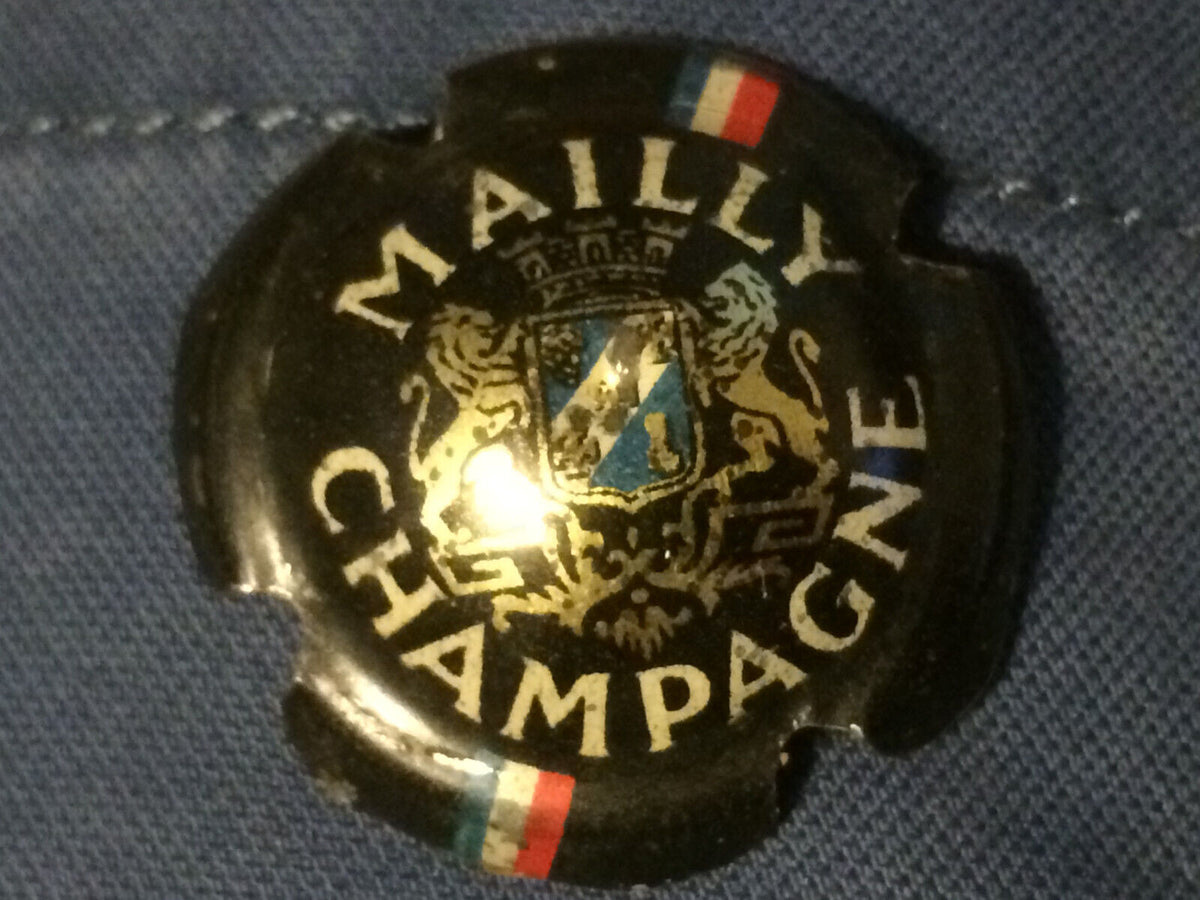 Mailly Grand Cru champagne capsule with notches