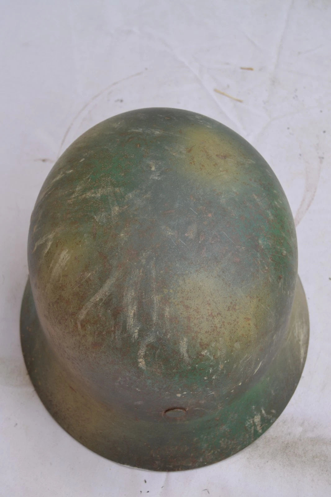 CASQUE CAMOUFLÉ ALLEMAND MODÈLE 1940 SECONDE GUERRE 1944 WH HEER