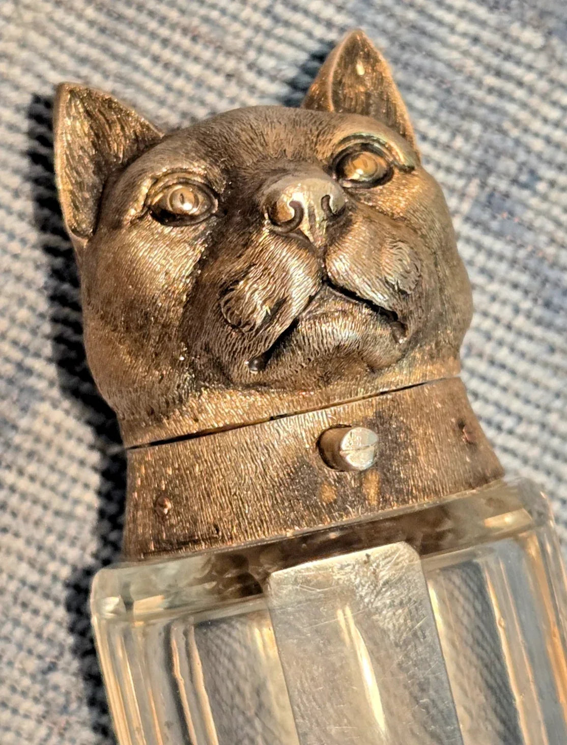 Beautiful antique double perfume and smelling salts bottle in cut crystal