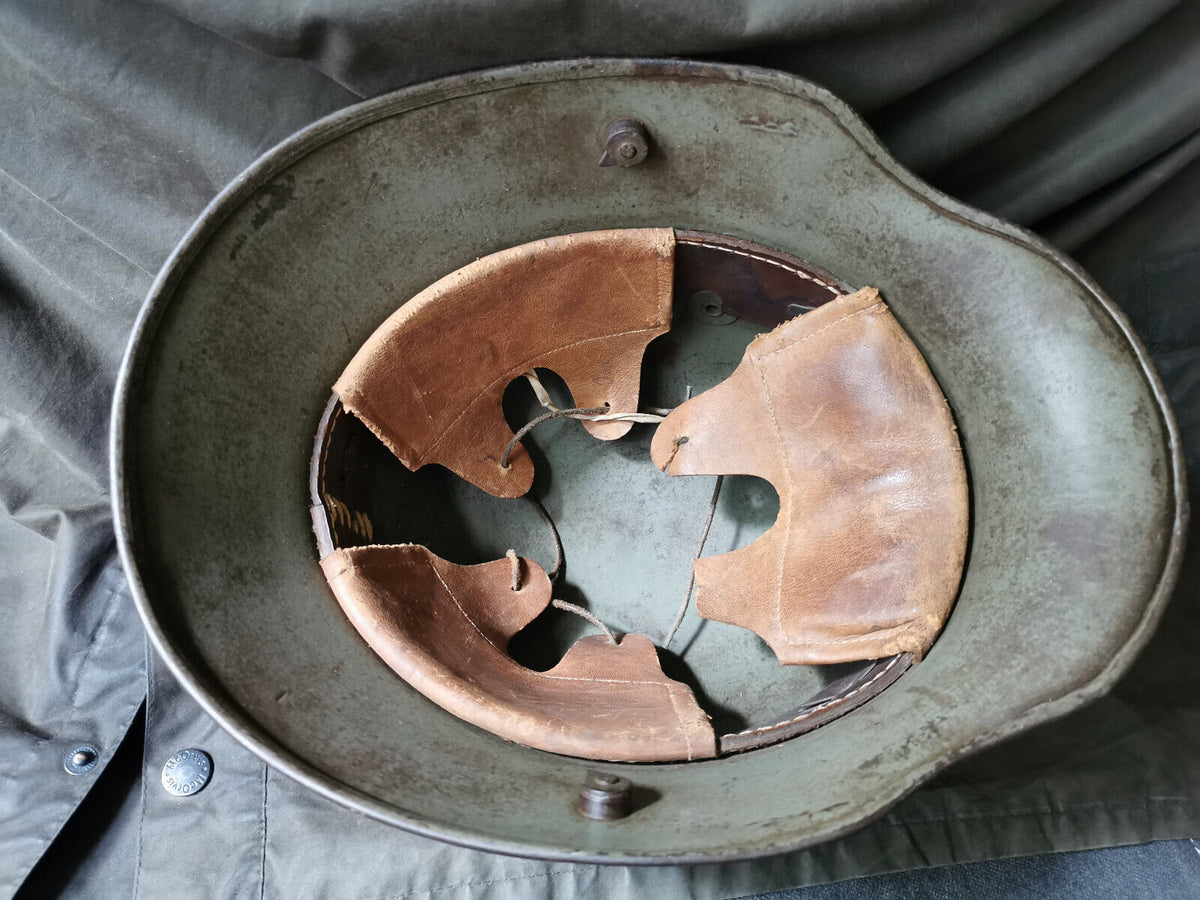 Original German M16 steel helmet 1