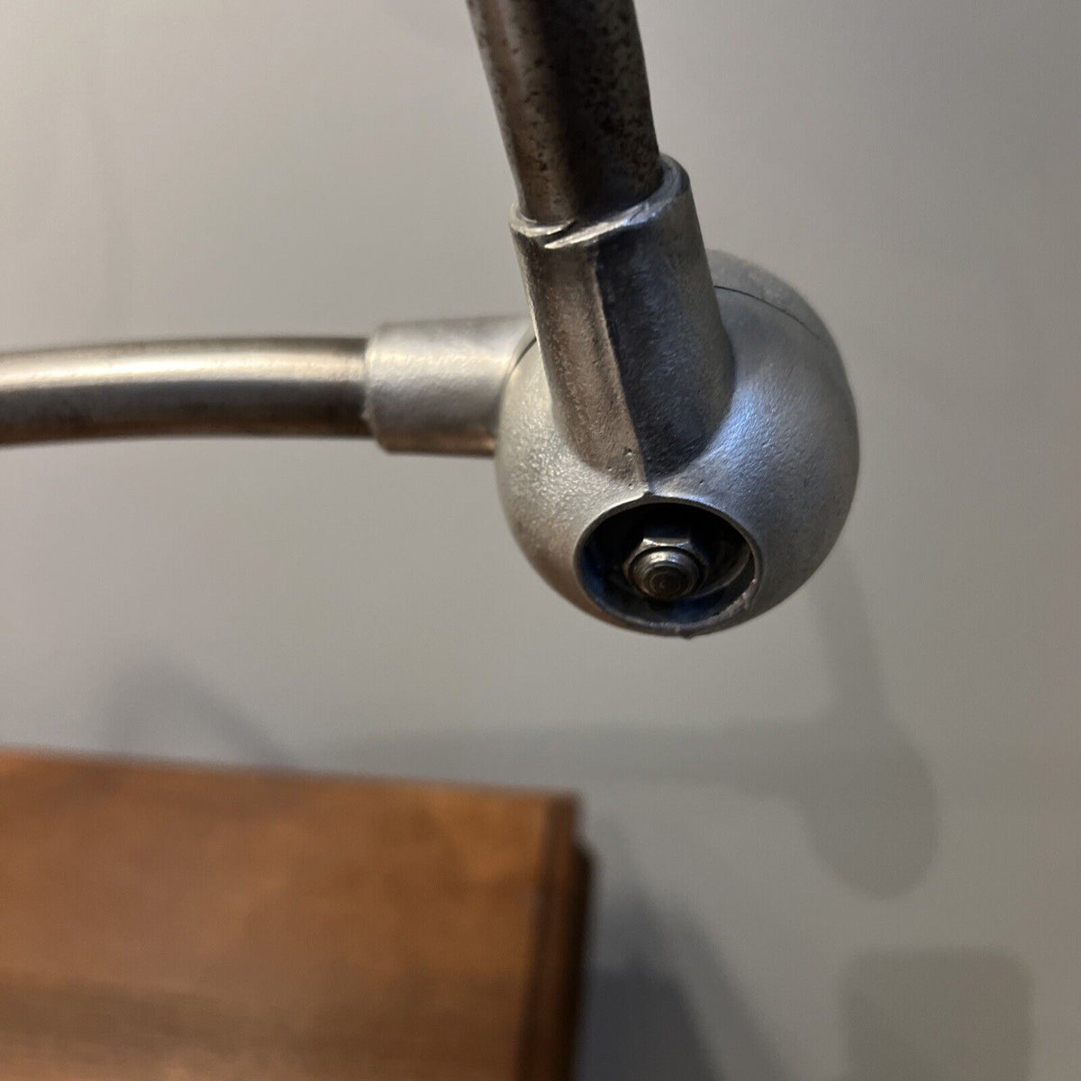 Jieldé lamp with 2 curved arms