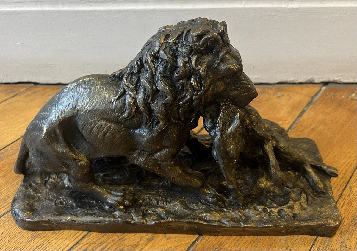 19th-century bronze signed Fratin – Lion bringing down a wild boar – Animal sculpture