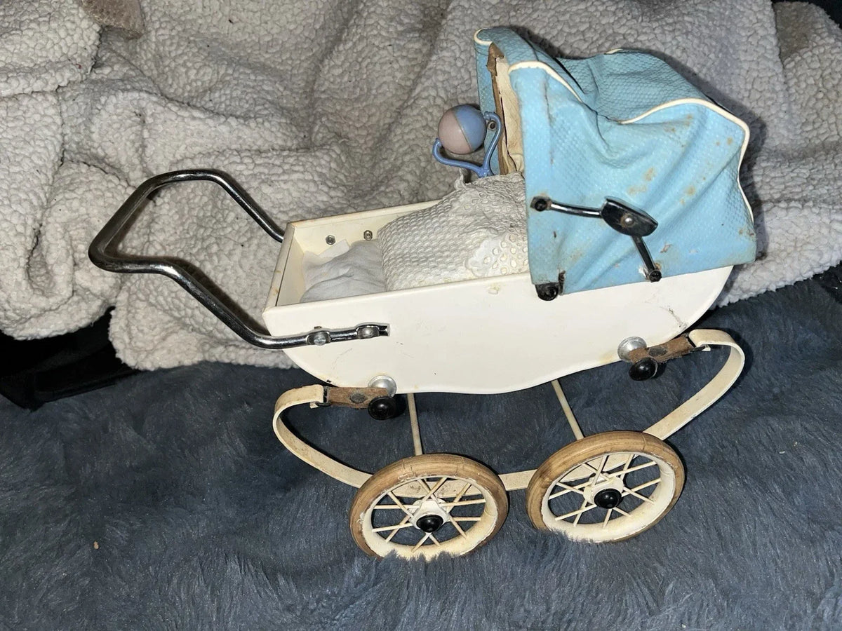 Small Doucet-type pram for antique dolls, Bleuette size