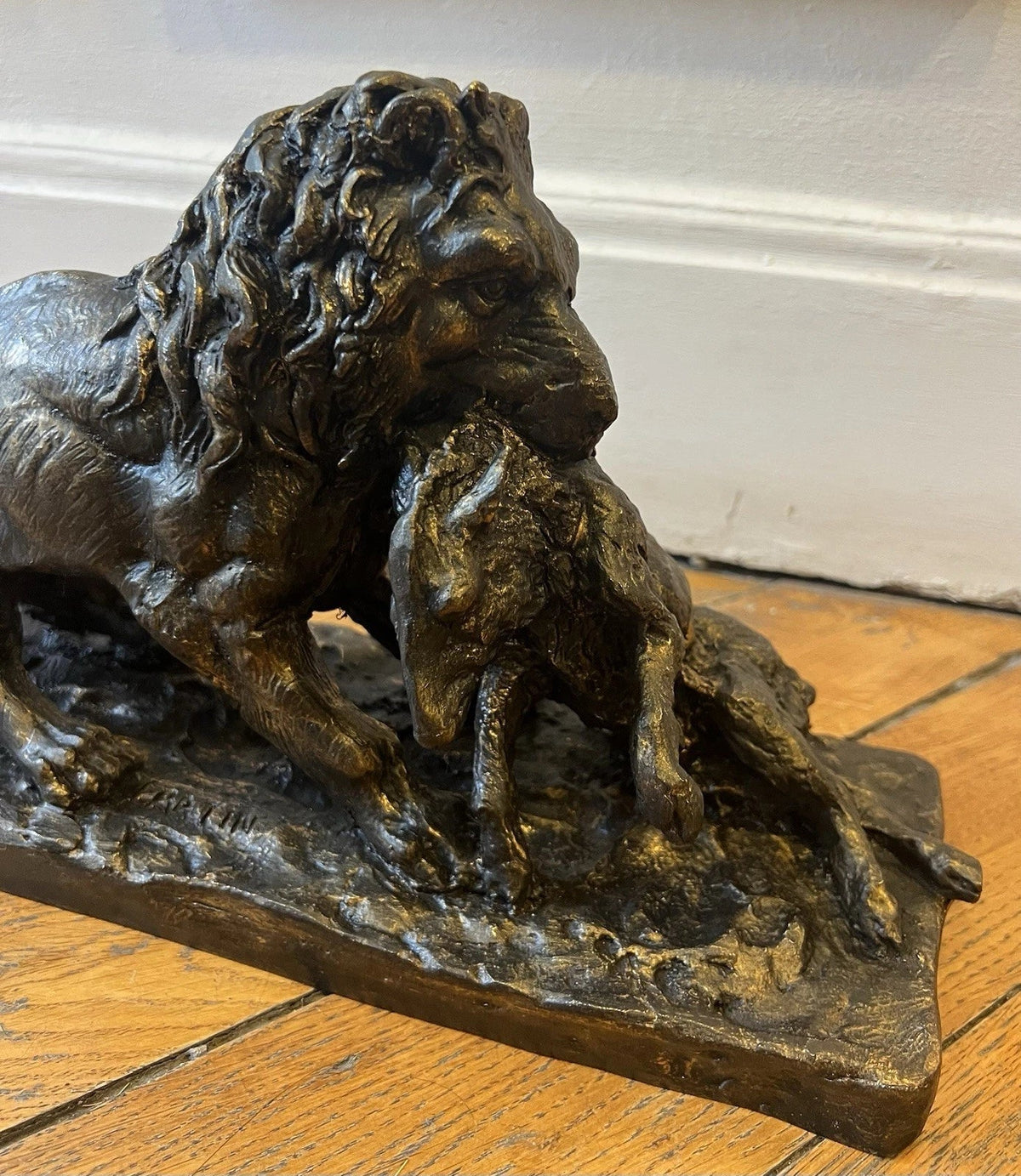 19th-century bronze signed Fratin – Lion bringing down a wild boar – Animal sculpture