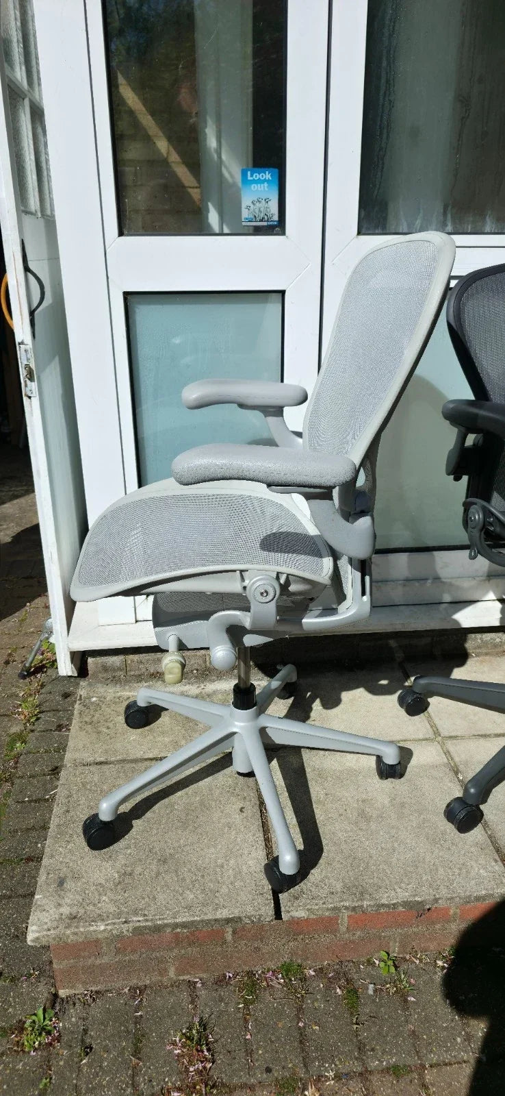 Herman Miller Aeron remastered size C in perfect condition mineral grey