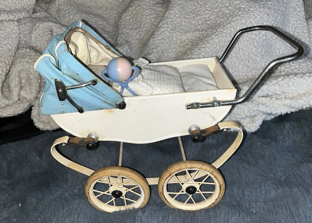 Small Doucet-type pram for antique dolls, Bleuette size