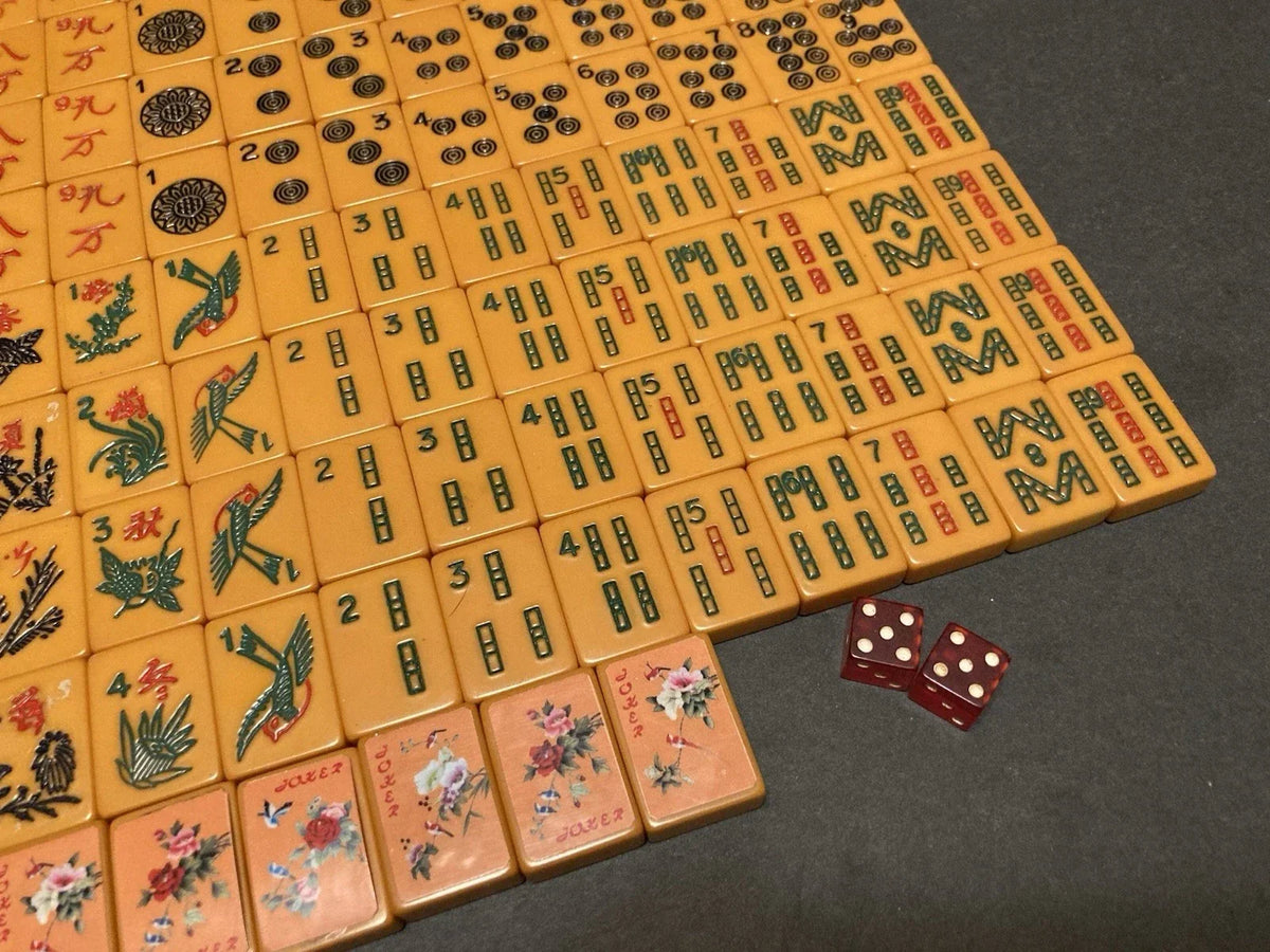 Vintage 1930s bakelite tiles, 152 pieces, late 1938, Macy brand