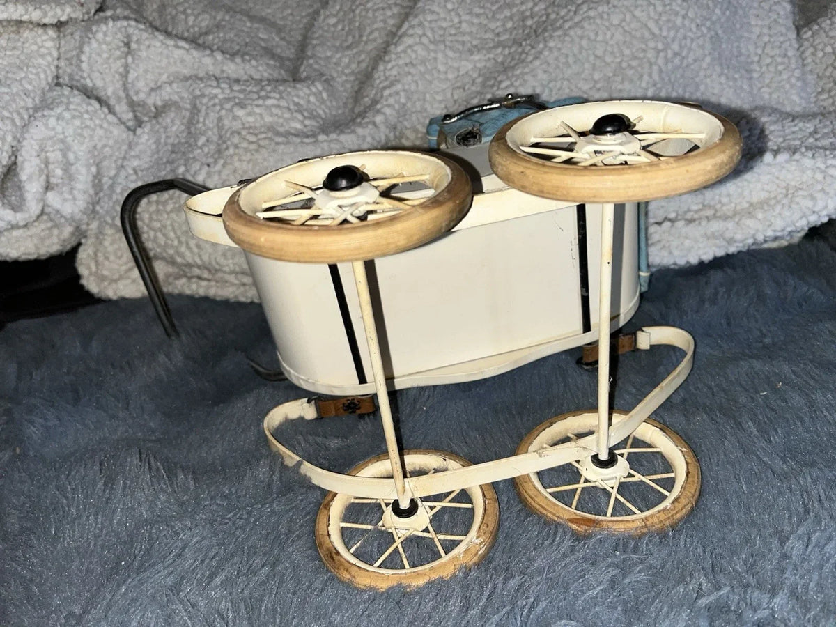 Small Doucet-type pram for antique dolls, Bleuette size