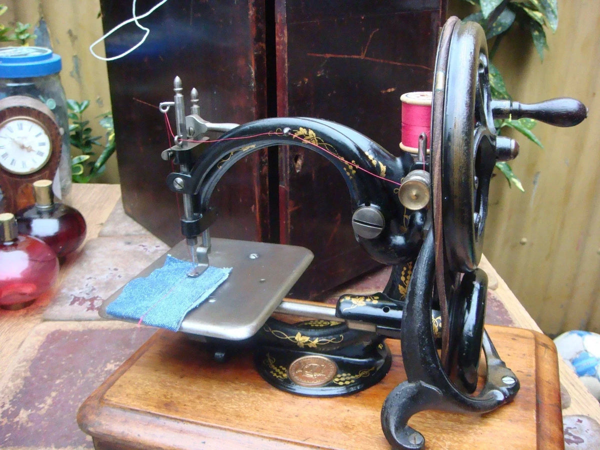 Machine à coudre ancienne et vintage wilcox & gibbs