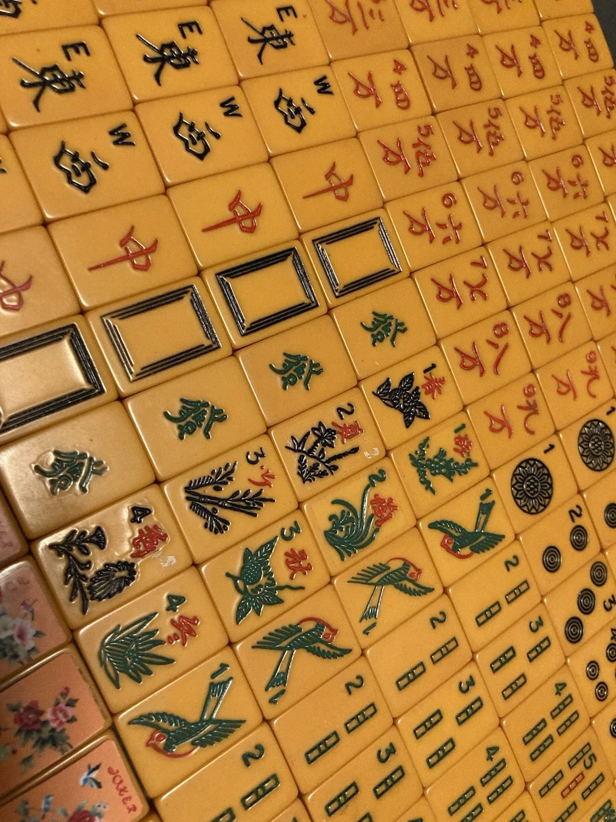 Vintage 1930s bakelite tiles, 152 pieces, late 1938, Macy brand
