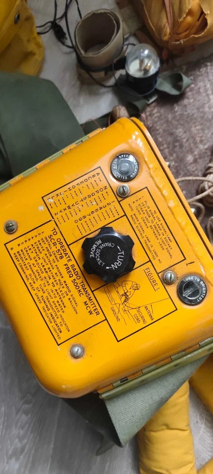 USAAF GIBSON GIRL SURVIVAL RADIO – US – WW2 – DATED 1943 – COMPLETE