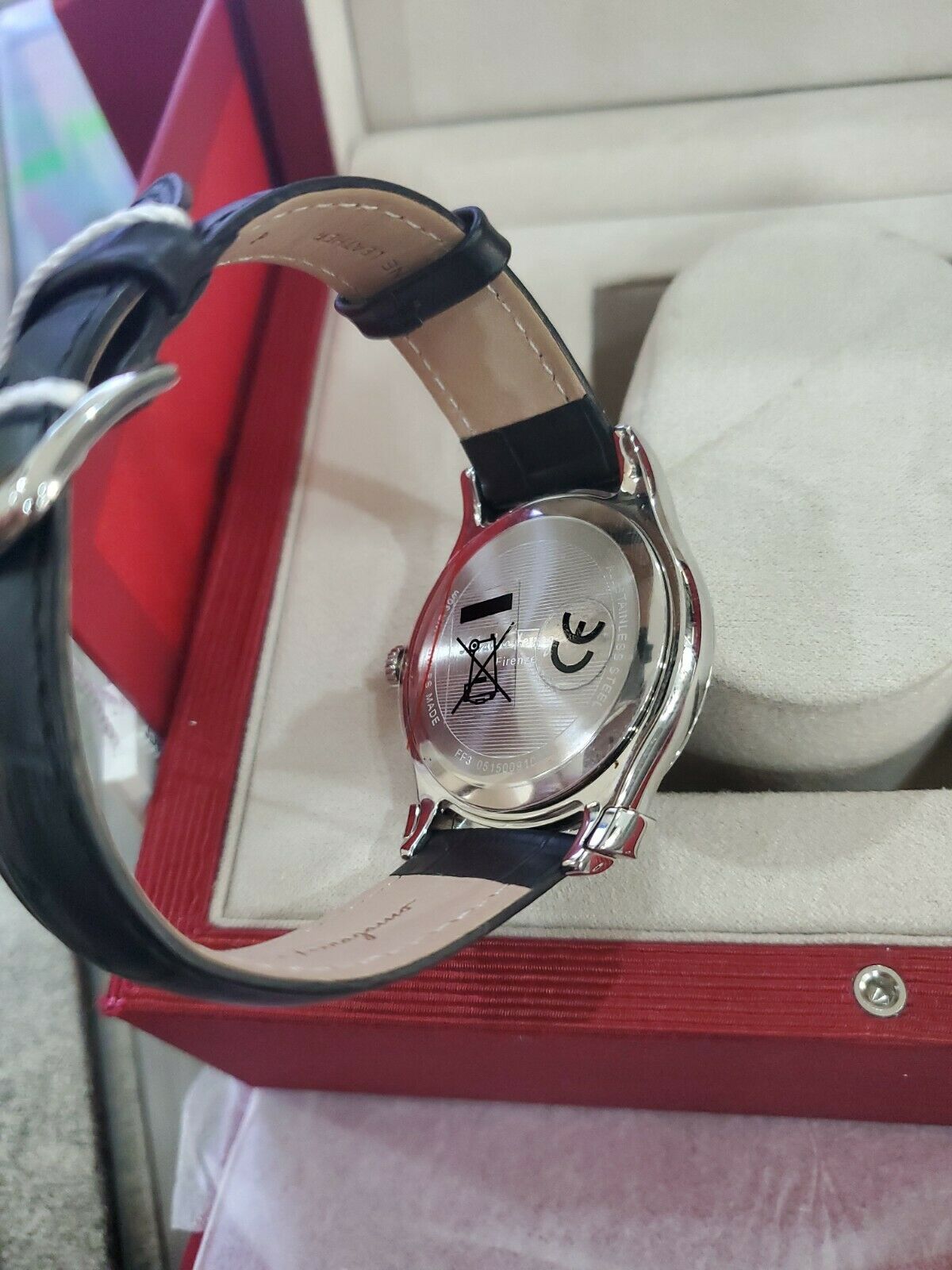 Montre ferragamo en acier inoxydable de 1898 pour hommes.