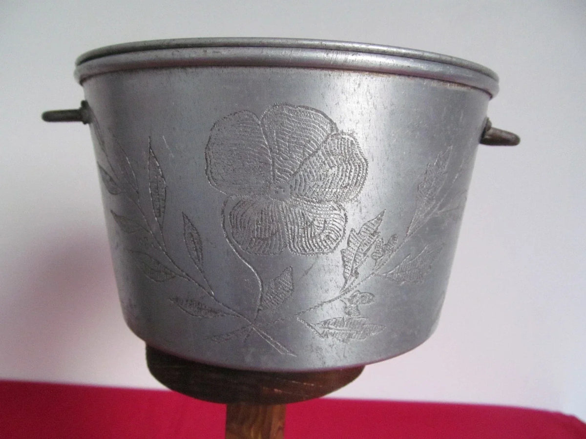 Engraved mess tin French soldier medic trench art WWI Yser poilu Adrian
