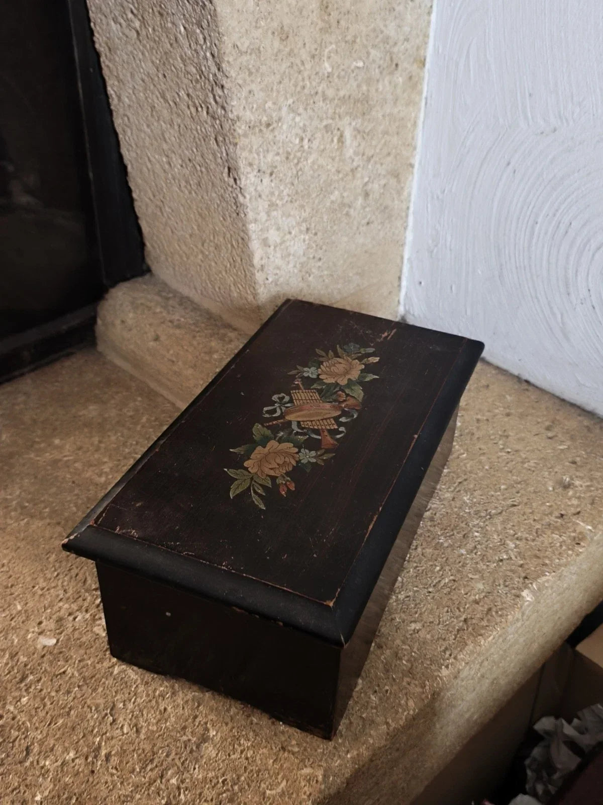 Antique Napoléon III 6-Air Music Box