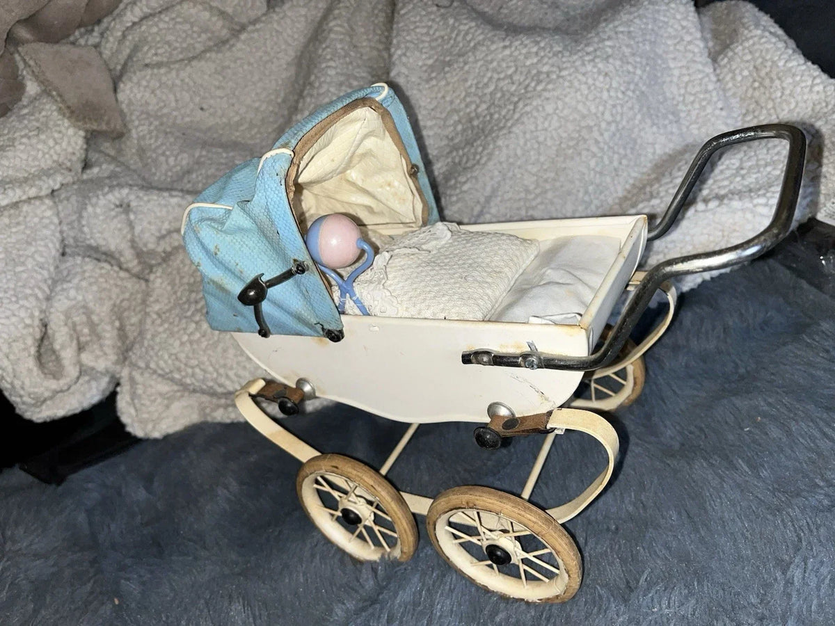 Small Doucet-type pram for antique dolls, Bleuette size