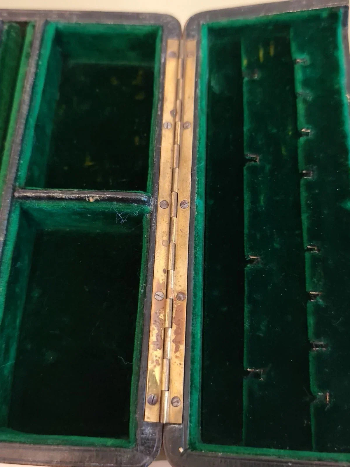 Antique 19th-century jewelry box with ring holder