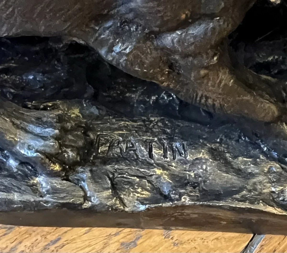 19th-century bronze signed Fratin – Lion bringing down a wild boar – Animal sculpture