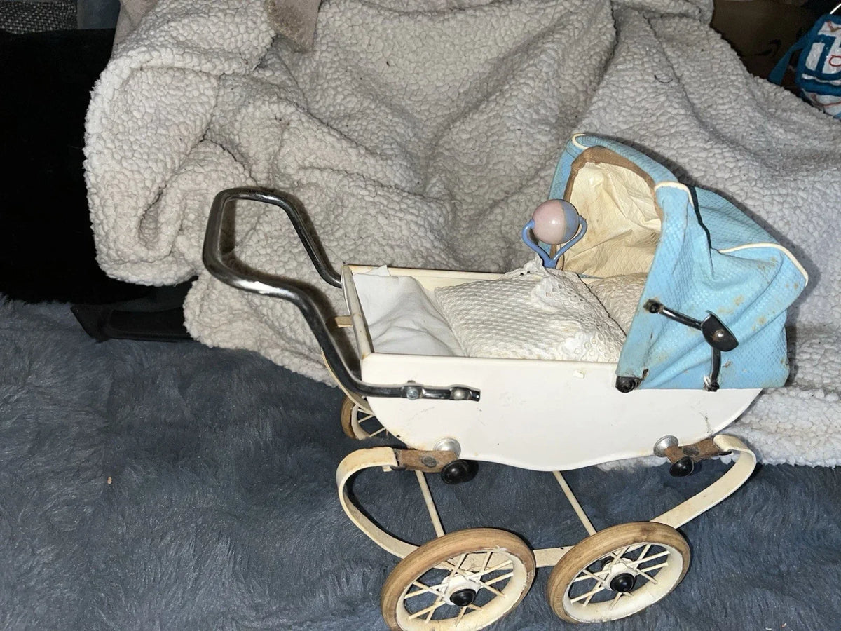 Small Doucet-type pram for antique dolls, Bleuette size