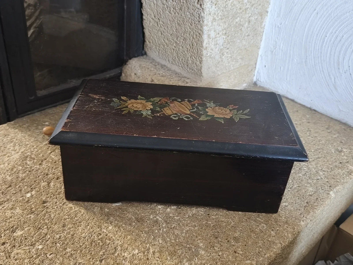 Antique Napoléon III 6-Air Music Box