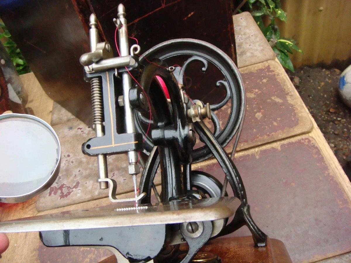 Machine à coudre ancienne et vintage wilcox & gibbs