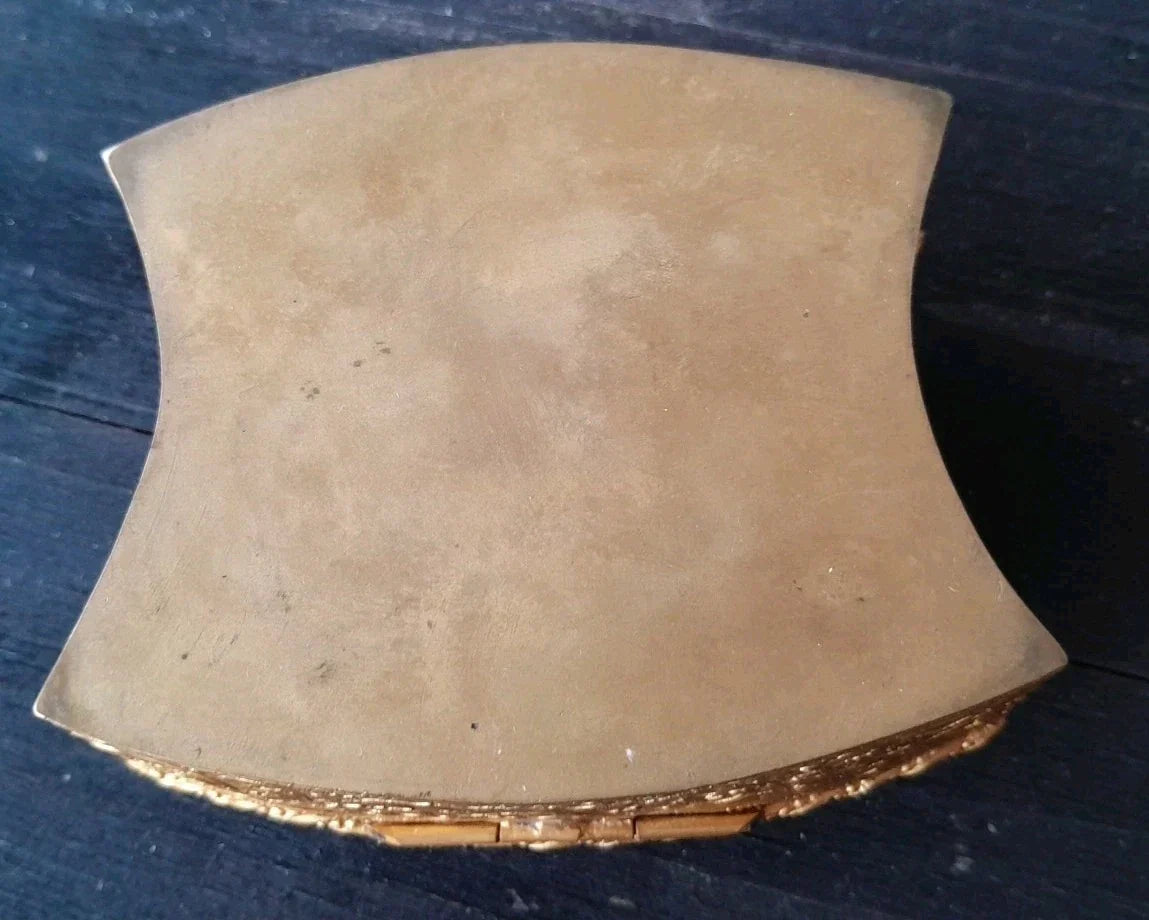 Ancienne boîte à bijoux capitonnée bronze ou laiton médaillon