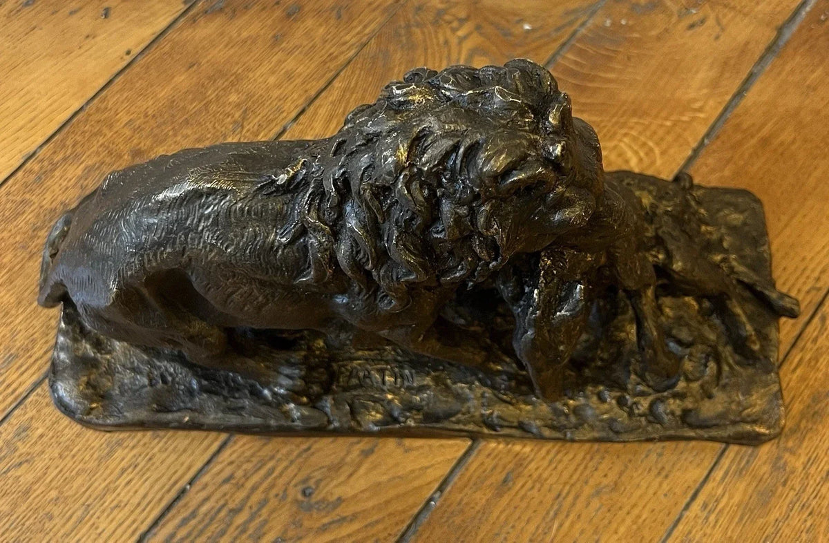 19th-century bronze signed Fratin – Lion bringing down a wild boar – Animal sculpture