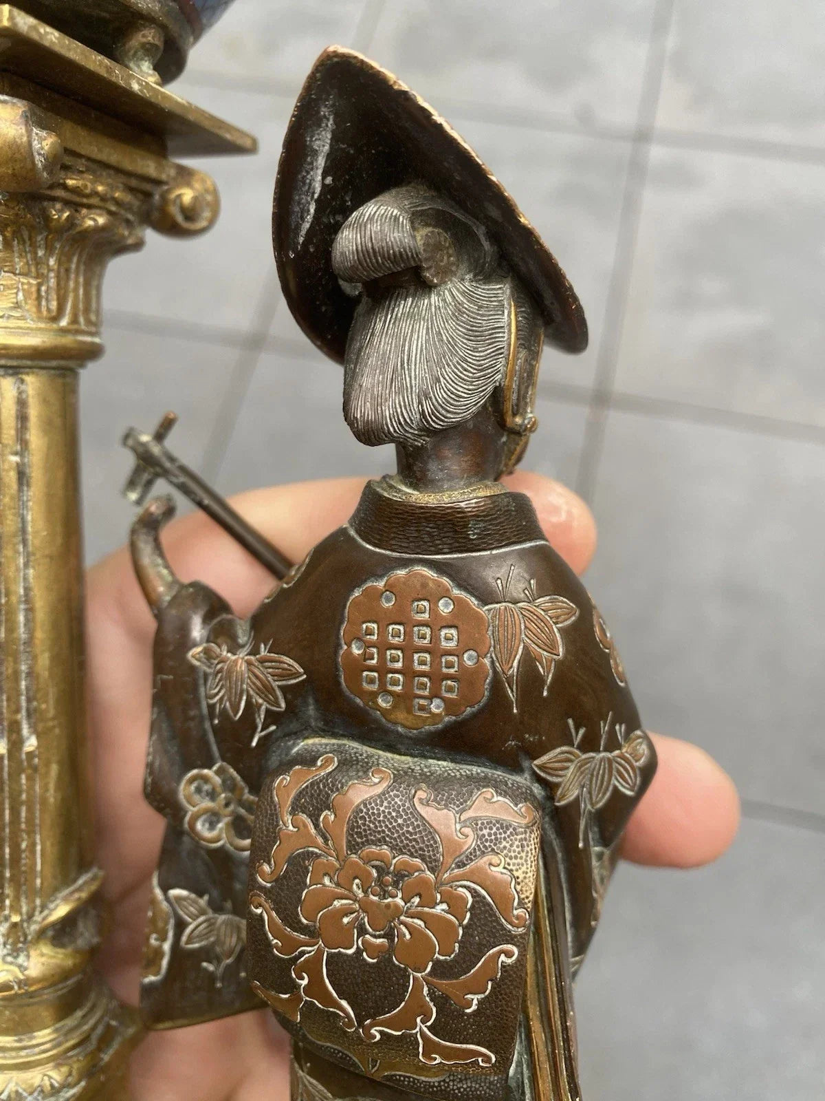 Lampe ancienne en bronze