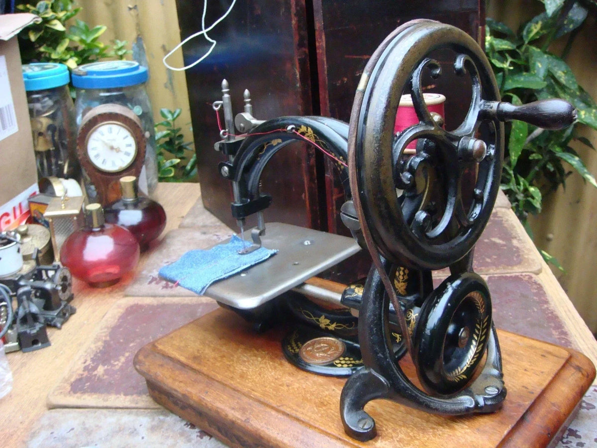 Machine à coudre ancienne et vintage wilcox & gibbs