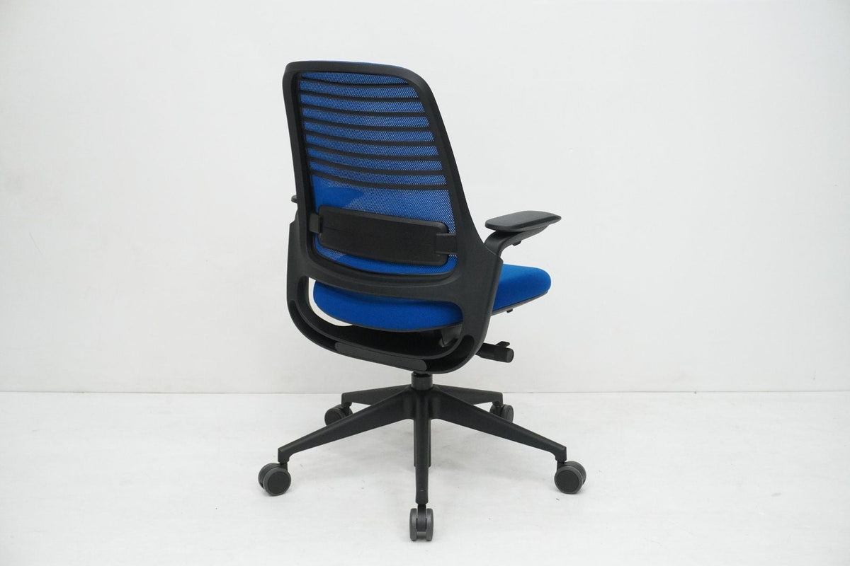 Steelcase Series 1 - Ergonomic swivel office chair with mesh back