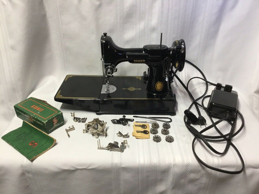 Vintage Singer 221 Featherweight sewing machine