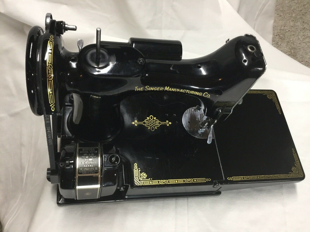 Vintage Singer 221 Featherweight sewing machine