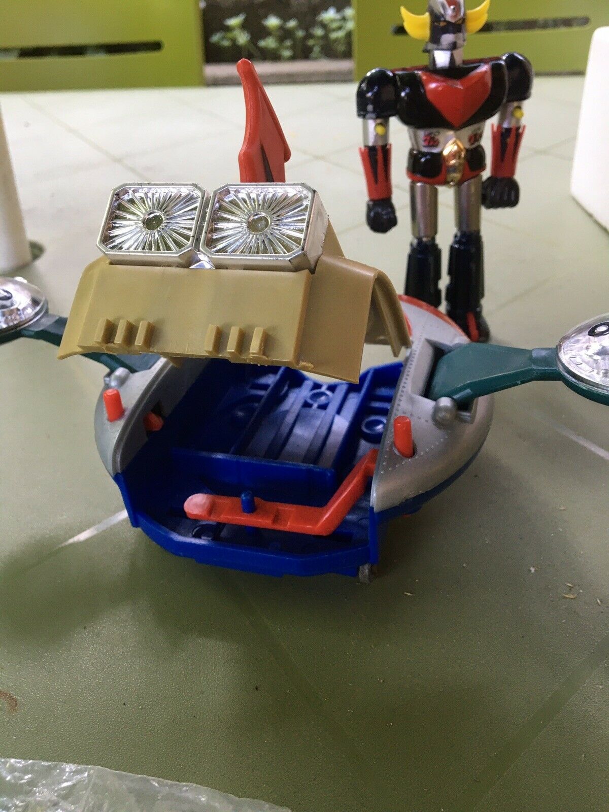 Goldorak saucer