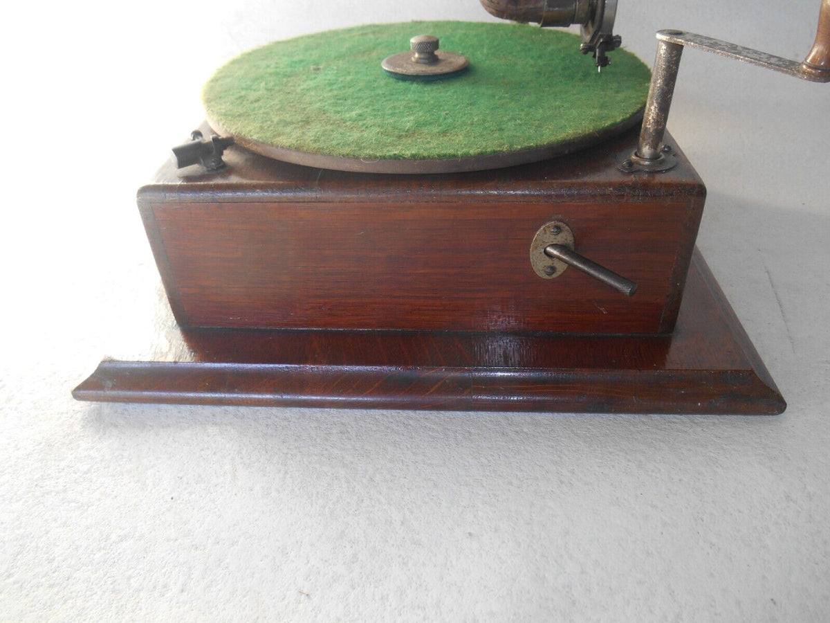 Phonograph